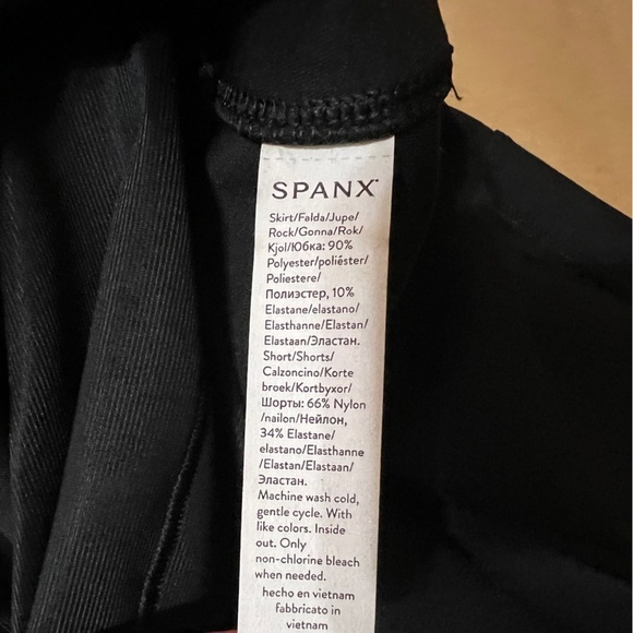 Spanx | NWT Faux Suede Mini Skirt A-Line Skort Built in Shorts Black Size XL - Picture 10 of 11